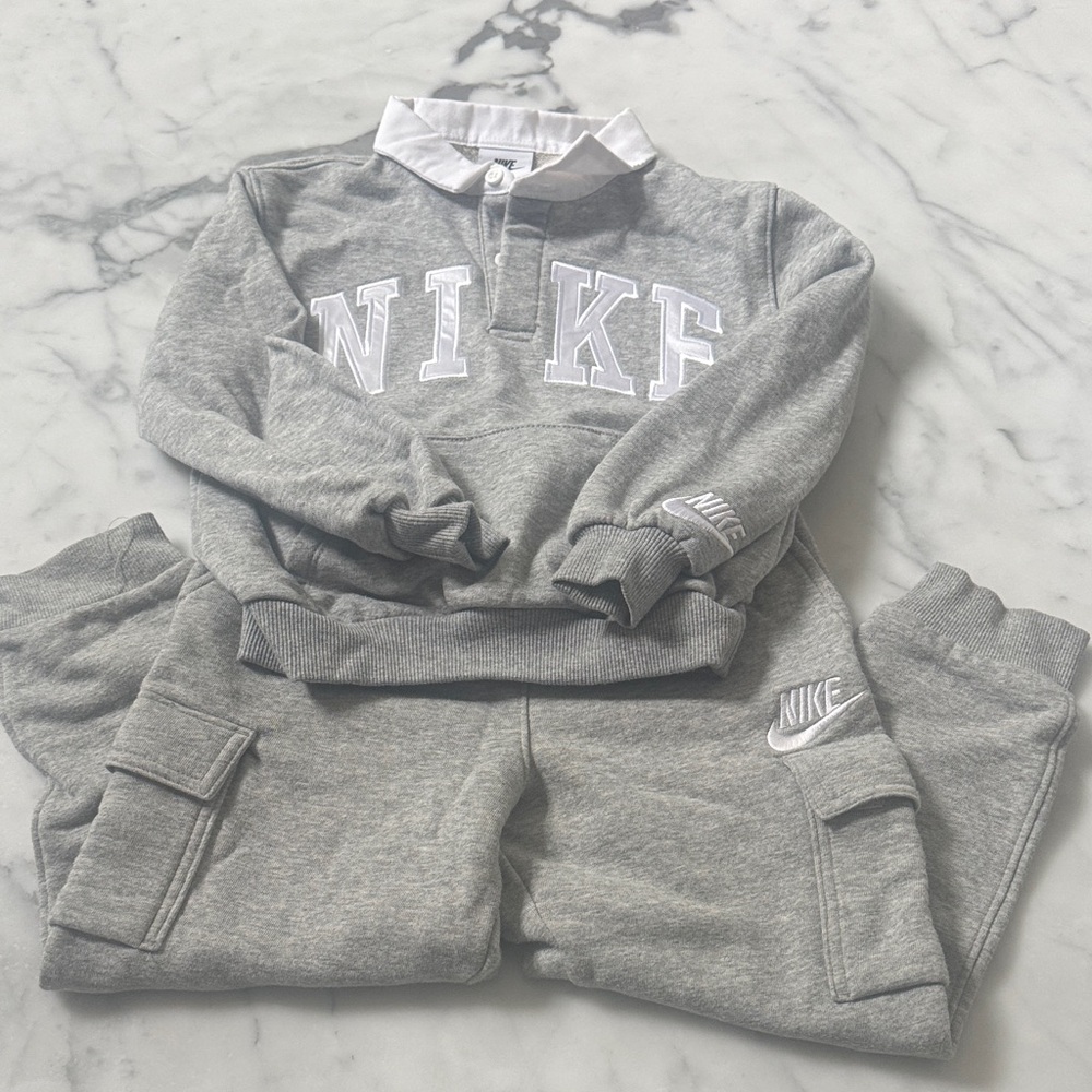Nike Heather Gray Sweatshirt and Cargo Joggers Set